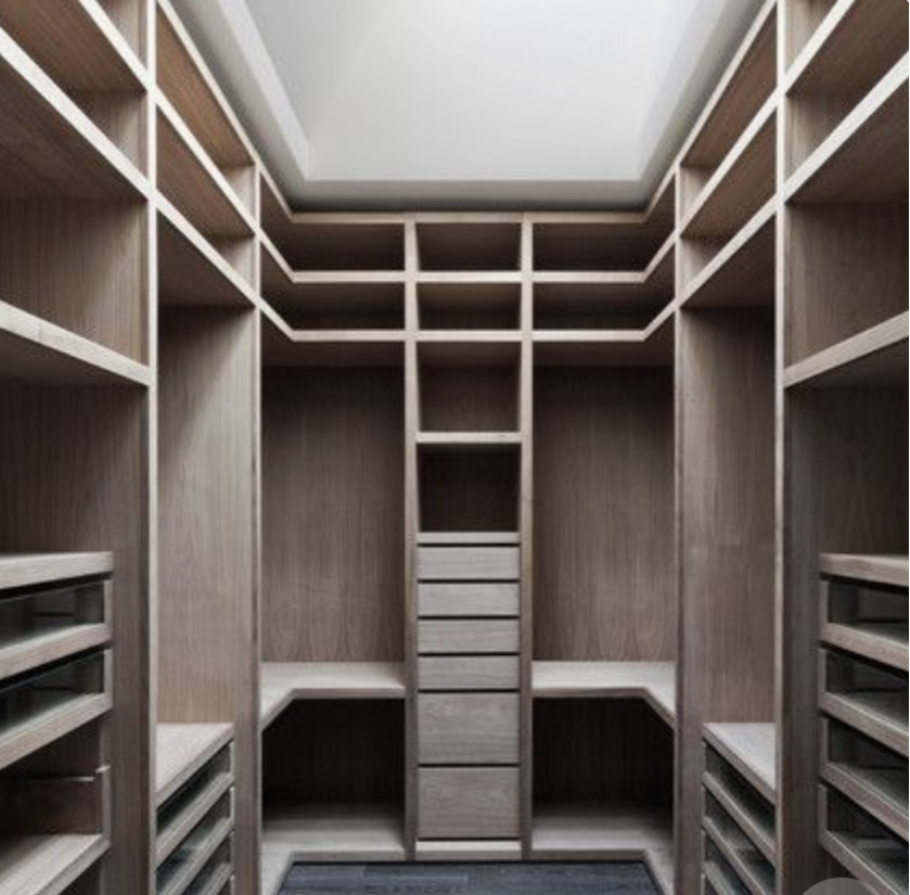 П-образная гардеробная комната в классическом стиле Йошкар-Ола
