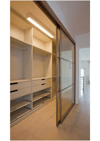 Линейная гардеробная комната с дверями купе Йошкар-Ола
