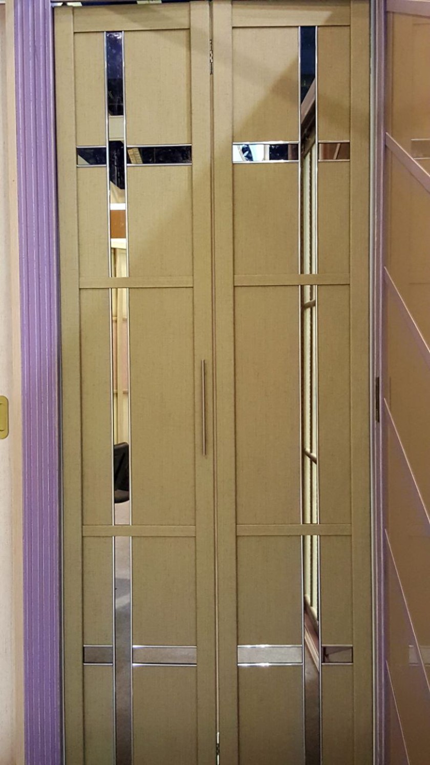 Двери гармошка шпонированные с зеркальным декором Йошкар-Ола