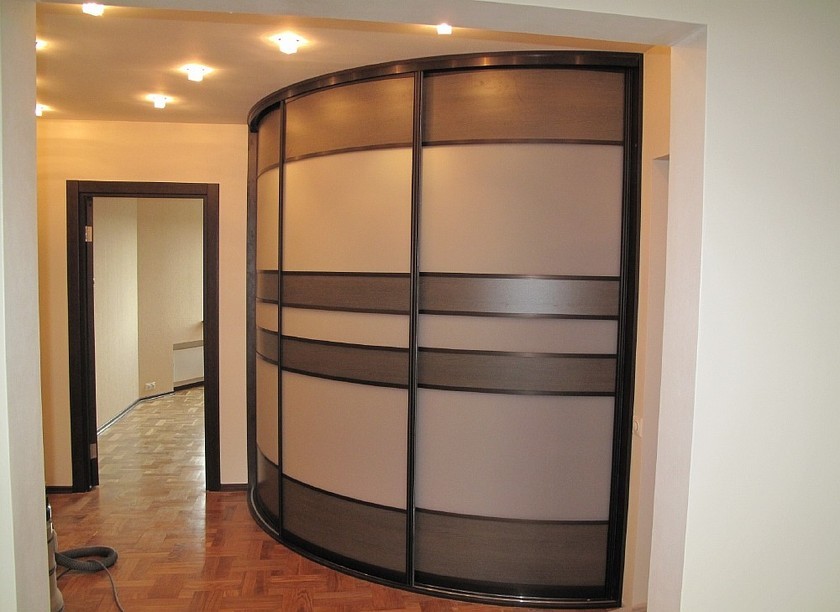 Шкаф купе радиусный со вставками из шпона Йошкар-Ола